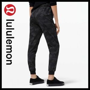 Lululemon Stretch High-Rise Jogger *Heritage 365 Camo Deep Coal Multi